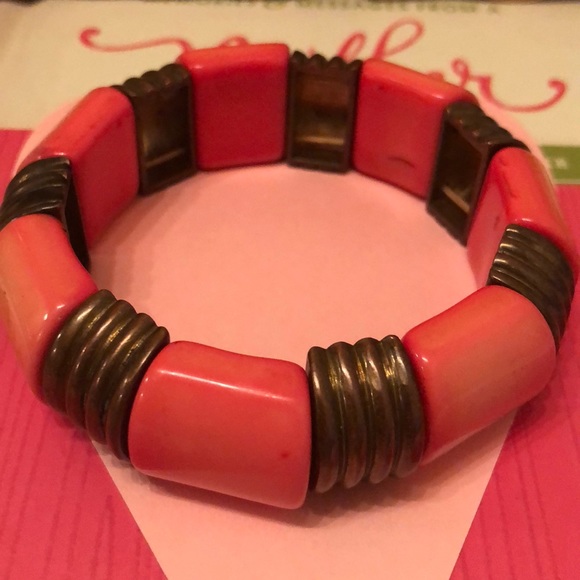 Beautiful Pink Stretchy lg Band Costume Bracelet - Picture 2 of 4